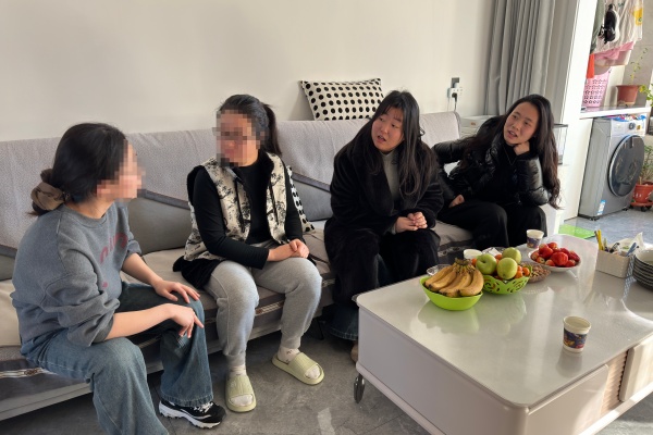 登门送爱连家校，合力同心助成长——米乐mile官方网站经济学院开展寒假家访活动（上）