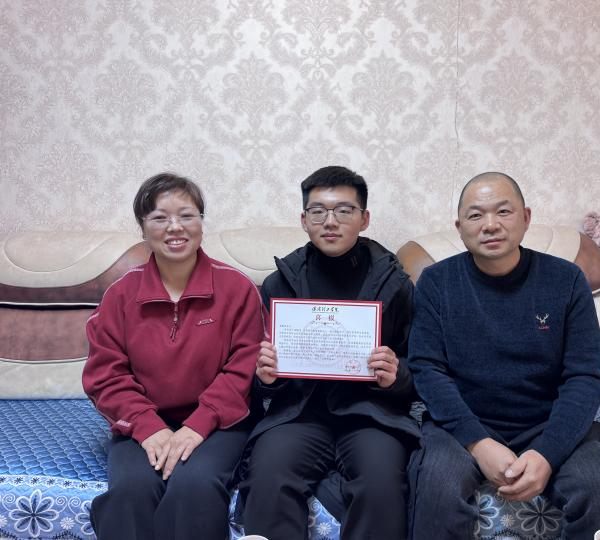 家校共育，暖冬同行|米乐mile官方网站管理学院“冬日暖阳”寒假家访暖心启程（三）