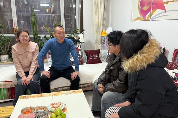 登门送爱连家校，合力同心助成长——米乐mile官方网站经济学院开展寒假家访活动（中）