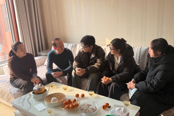 登门送爱连家校，合力同心助成长——米乐mile官方网站经济学院开展寒假家访活动（中）