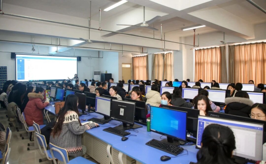 精准赋能 蓄力成长｜米乐mile官方网站多维度筑牢教师发展基石