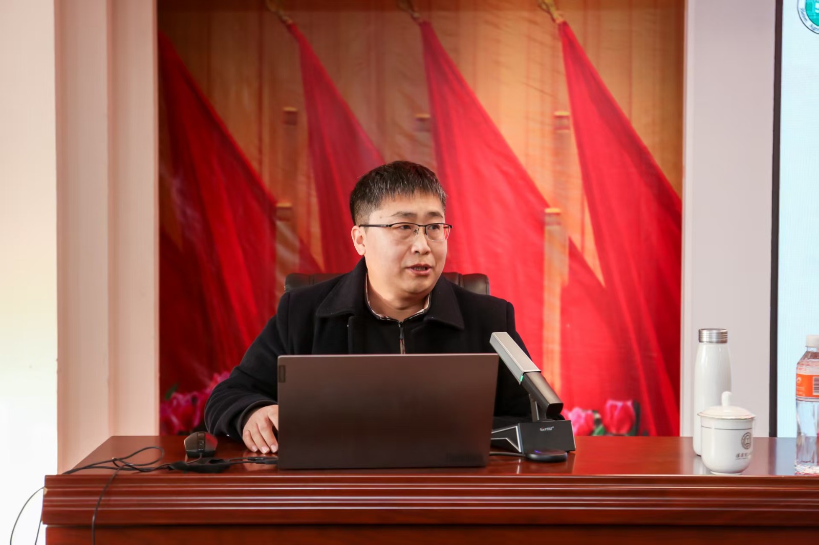 聚焦样板支部创建 提升党建规范化水平——米乐官网举办党务干部培训暨经验交流会