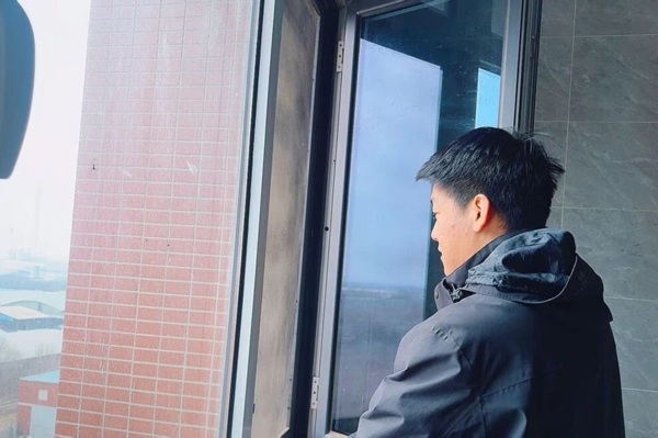 暖心服务|米乐mile官方网站管理学院：辅导员开展宿舍通风及安全排查工作