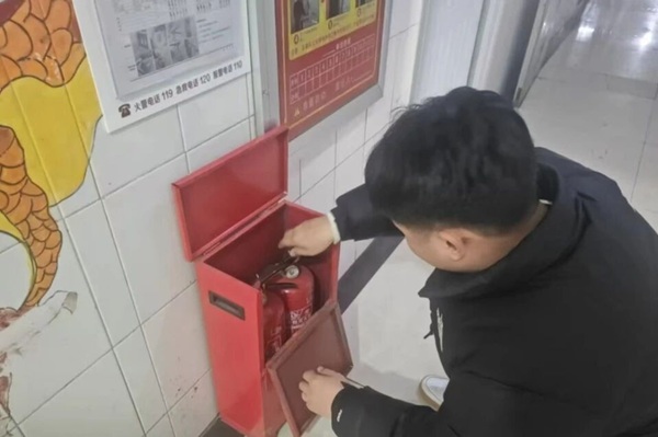 暖心服务|米乐mile官方网站管理学院：辅导员开展宿舍通风及安全排查工作