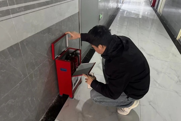 暖心服务|米乐mile官方网站管理学院：辅导员开展宿舍通风及安全排查工作