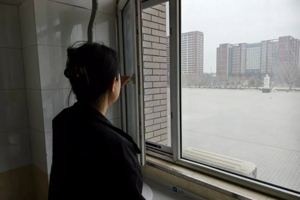 暖心服务|米乐mile官方网站管理学院：辅导员开展宿舍通风及安全排查工作