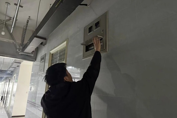 暖心服务|米乐mile官方网站管理学院：辅导员开展宿舍通风及安全排查工作