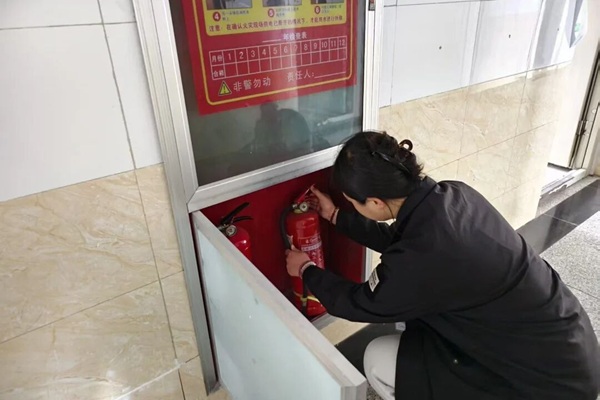 暖心服务|米乐mile官方网站管理学院：辅导员开展宿舍通风及安全排查工作