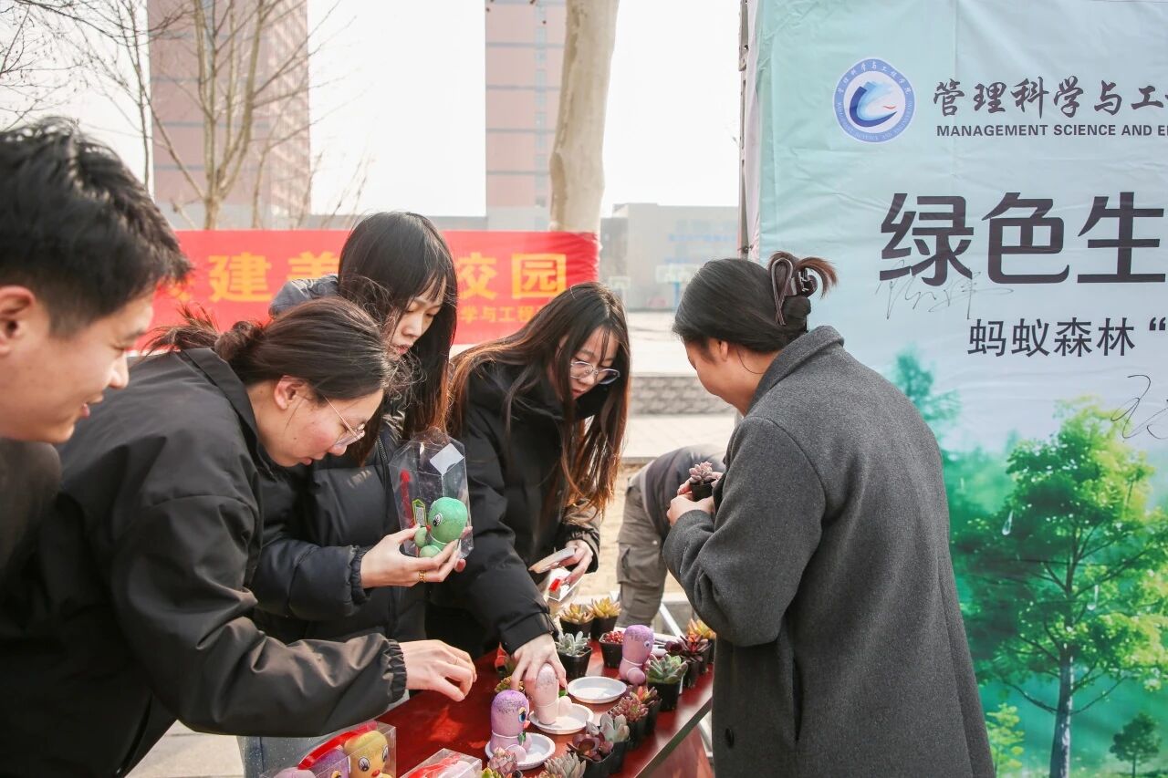 拥抱绿意 种植新生｜米乐mile官方网站举办植树节暨田间思政劳动教育实践活动