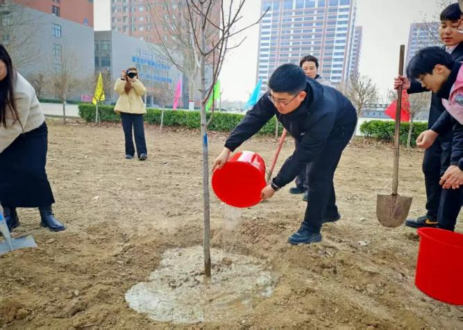 植此青绿  共赴春日——教育学院植树节系列活动