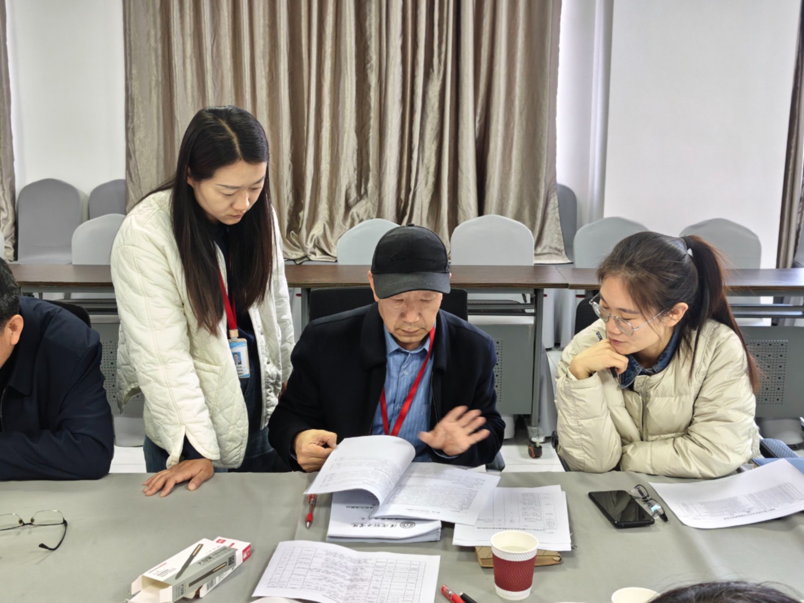 抓实中期检查，筑牢论文根基——经济学院顺利召开2026届毕业论文中期评审会