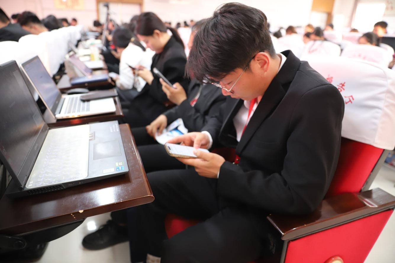 米乐mile官方网站召开2026年春季学期第三周学生工作培训会