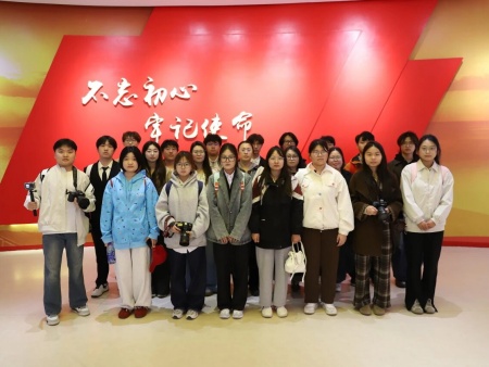 传承红色基因 砥砺初心使命——米乐mile官方网站艺术学院广播电视编导专业师生赴西柏坡开展研学实践活动