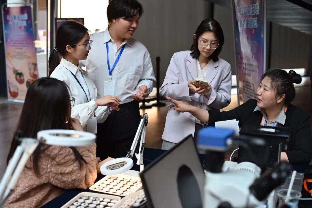 不止三月！保定理工青年把雷锋精神刻进行动里——米乐官网团委开展学雷锋系列活动