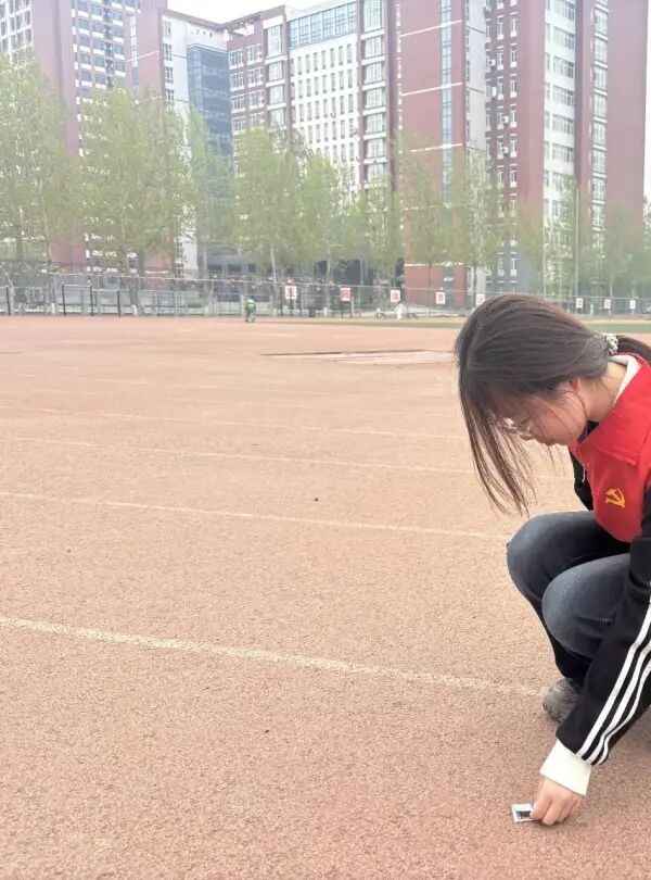 养成教育|米乐mile官方网站管理学院学子以“弯腰行动”行动诠释文明素养