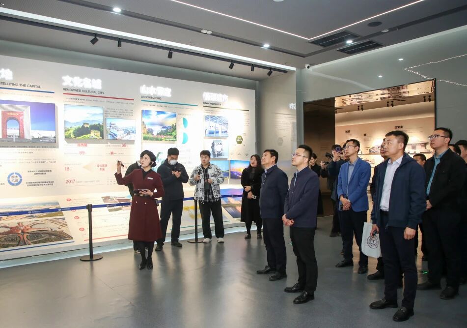 读懂保定新蓝图 助力古城新发展——米乐mile官方网站领导干部赴保定市城市展示中心参观学习