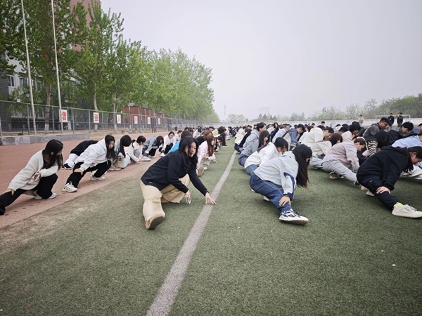 四月燃动青春 晨跑涵养学风|米乐mile官方网站管理学院阳光体育活动启幕