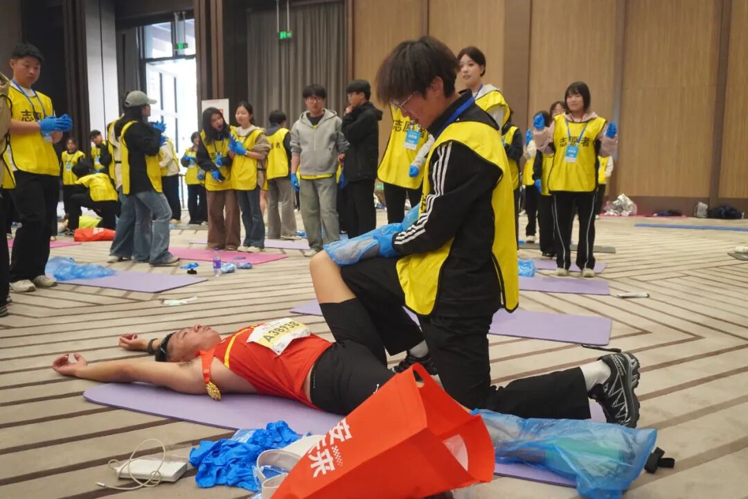 300名保理青年出征！米乐mile官方网站志愿者圆满完成2026年雄安马拉松赛事服务工作