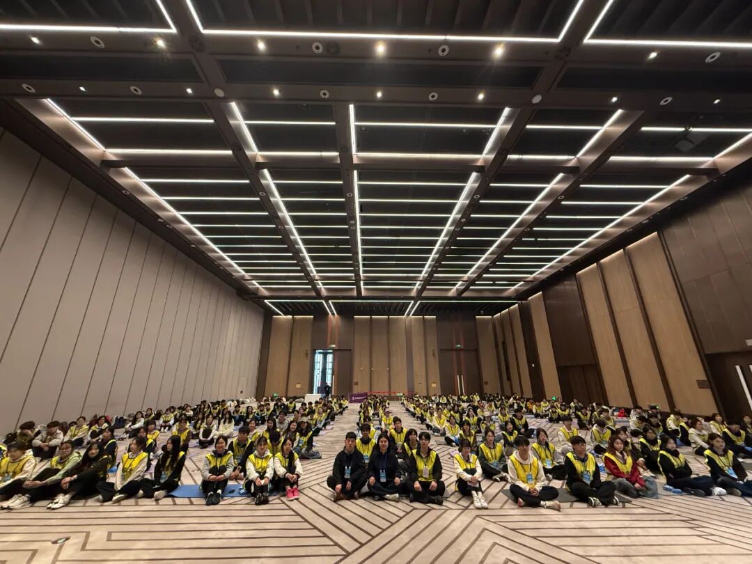 300名保理青年出征！米乐mile官方网站志愿者圆满完成2026年雄安马拉松赛事服务工作