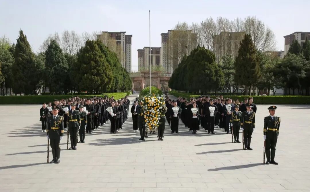 缅怀革命先烈·赓续红色血脉———米乐官网团委开展清明祭扫暨“行走的思政课”爱国主义教育活动