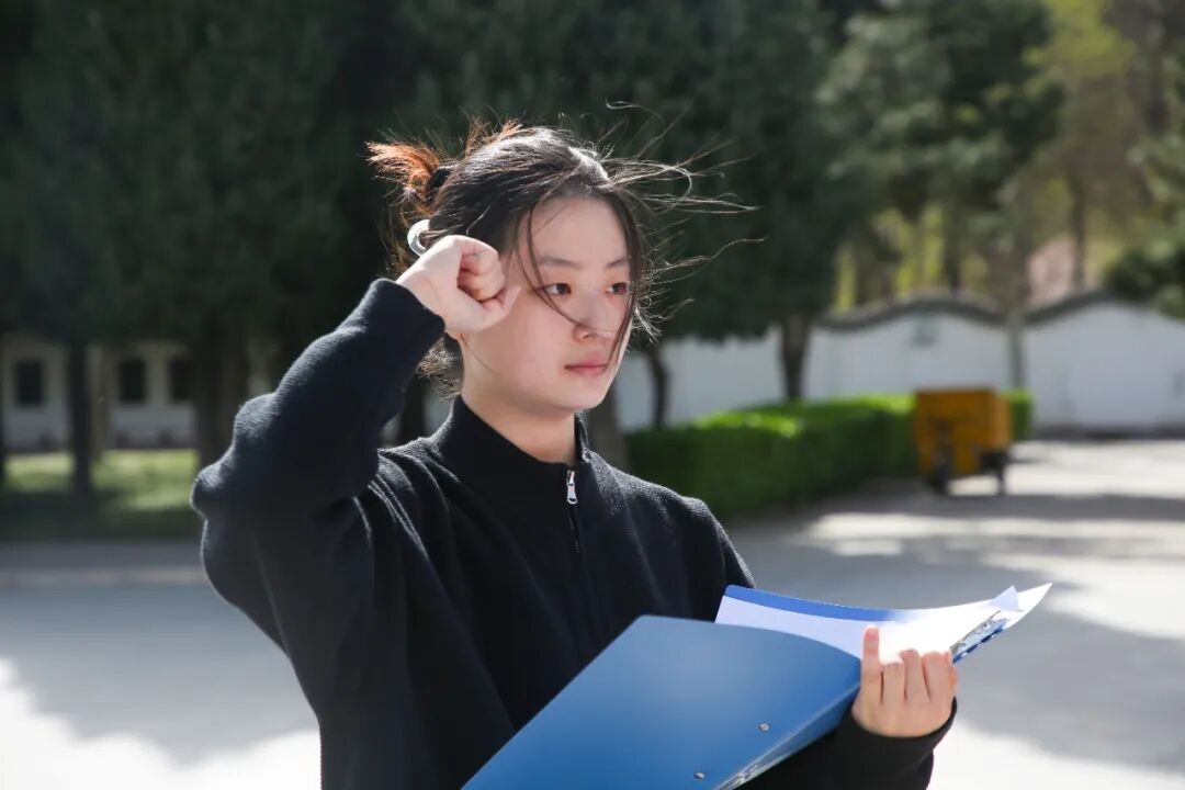 缅怀革命先烈·赓续红色血脉———米乐官网团委开展清明祭扫暨“行走的思政课”爱国主义教育活动