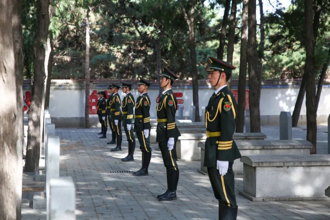 缅怀革命先烈·赓续红色血脉———米乐官网团委开展清明祭扫暨“行走的思政课”爱国主义教育活动