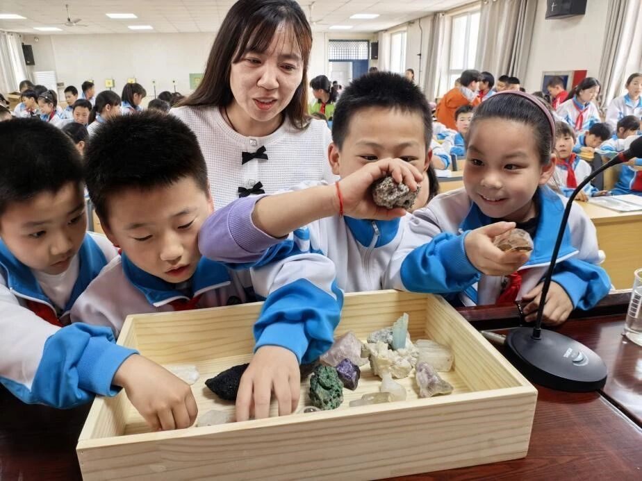 米乐mile官方网站开展“珍爱自然资源，守护美丽中国”地质科普进校园活动