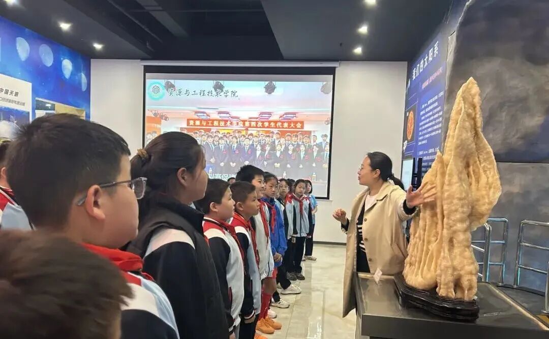 世界地球日｜米乐mile官方网站开展地质学科普研学公益活动 赋能小学生成长