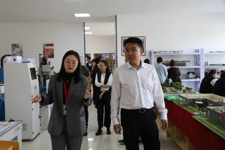 交流互鉴促发展 携手同行谱新篇 ——张家口学院美术学院领导莅临米乐mile官方网站艺术学院参观交流