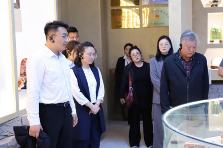 交流互鉴促发展 携手同行谱新篇 ——张家口学院美术学院领导莅临米乐mile官方网站艺术学院参观交流