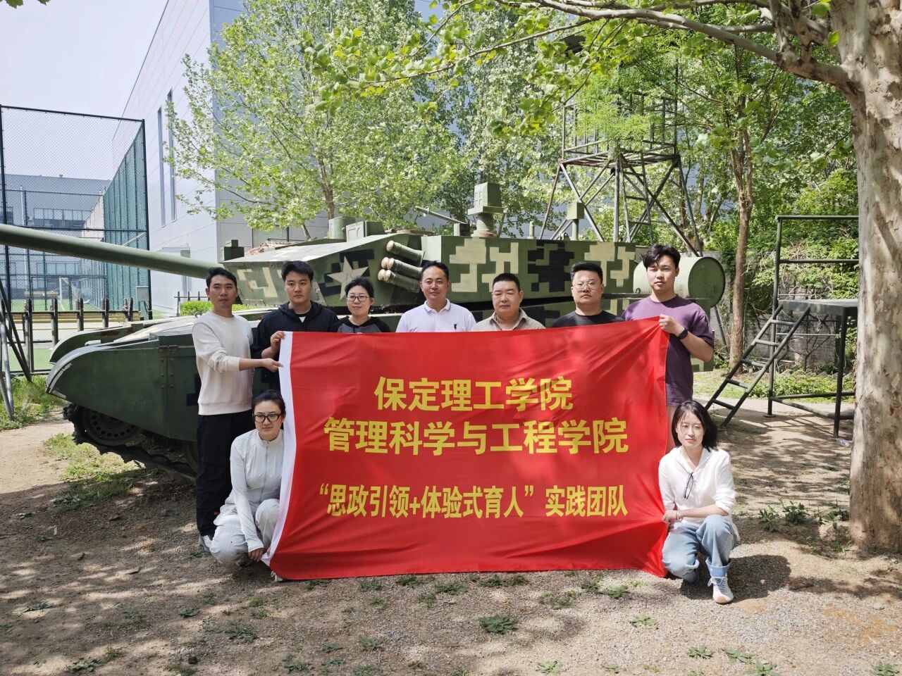 思政引领铸魂 体验赋能育人——米乐mile官方网站管理学院开展体验式拓展实践活动