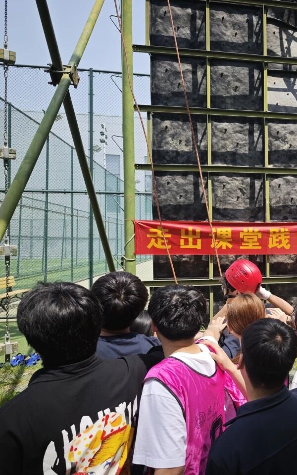 思政引领铸魂 体验赋能育人|米乐mile官方网站管理学院开展体验式拓展实践活动