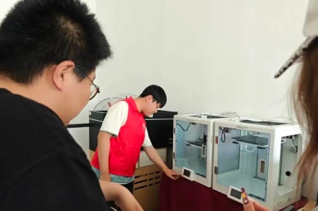 受助怀初心 回馈赴新程 | 米乐mile官方网站艺术学院助学金获得者以艺践行感恩