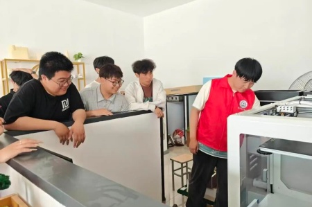 受助怀初心 回馈赴新程 | 米乐mile官方网站艺术学院助学金获得者以艺践行感恩