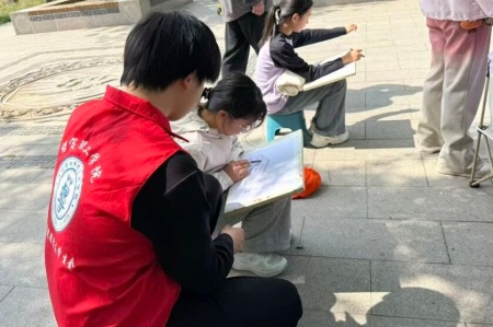 受助怀初心 回馈赴新程 | 米乐mile官方网站艺术学院助学金获得者以艺践行感恩