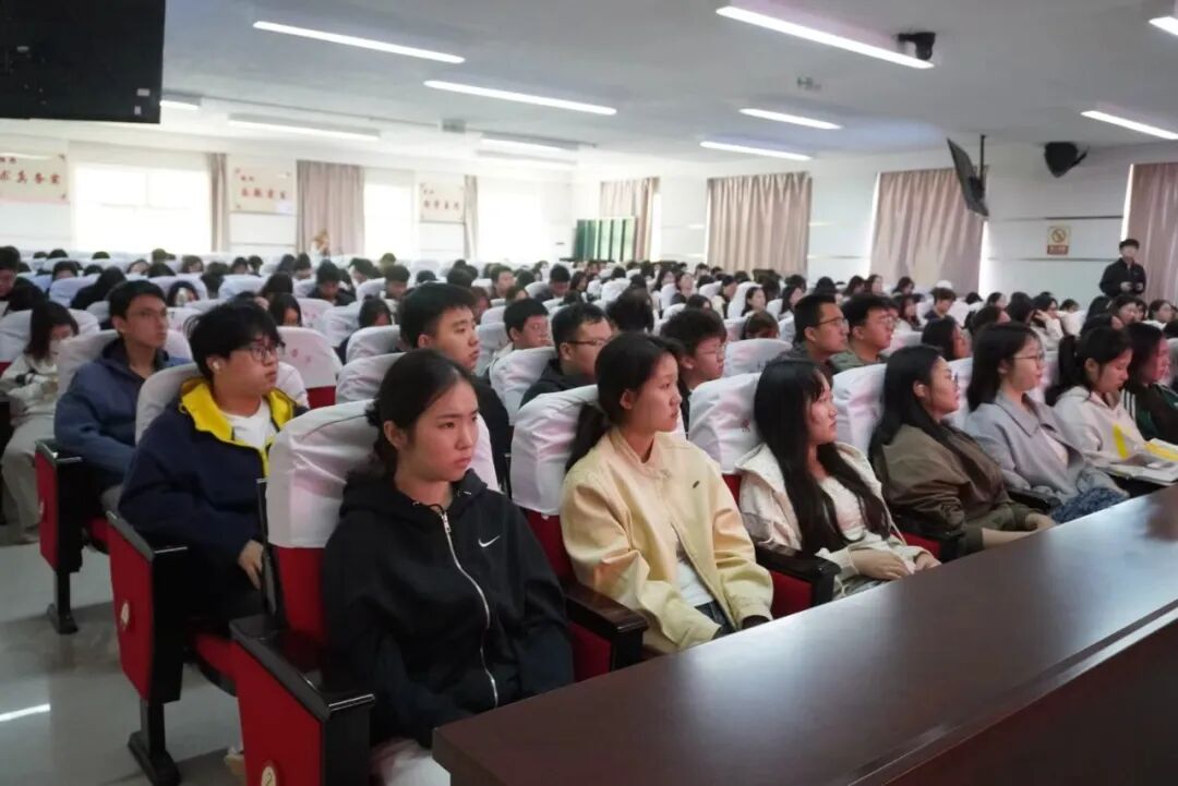 米乐mile官方网站特邀专家开讲 链接会计行业前沿 明确学子成才路径