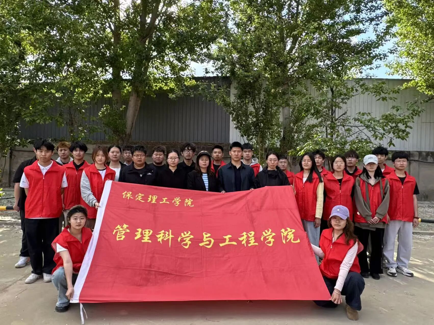 劳动铸魂践初心 体验赋能促成长——米乐mile官方网站管理学院开展劳动教育月主题党日实践活动