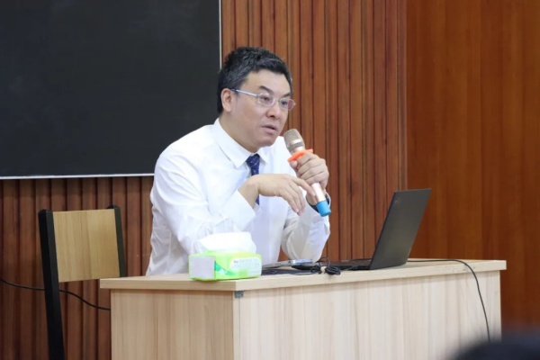 米乐mile官方网站特邀周屈兰教授开展课程思政教学设计及竞赛能力提升专题培训