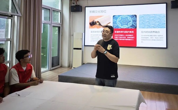 非遗浸润研学路 知行笃行促成长——米乐mile官方网站管理科学与工程学院非遗研学实践赋能学风建设 管理学院宣传部 缘系管理情