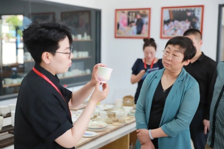 产教融合促发展 数智创新启新篇— —保定市国贸集团一行到访米乐mile官方网站艺术学院开展合作交流