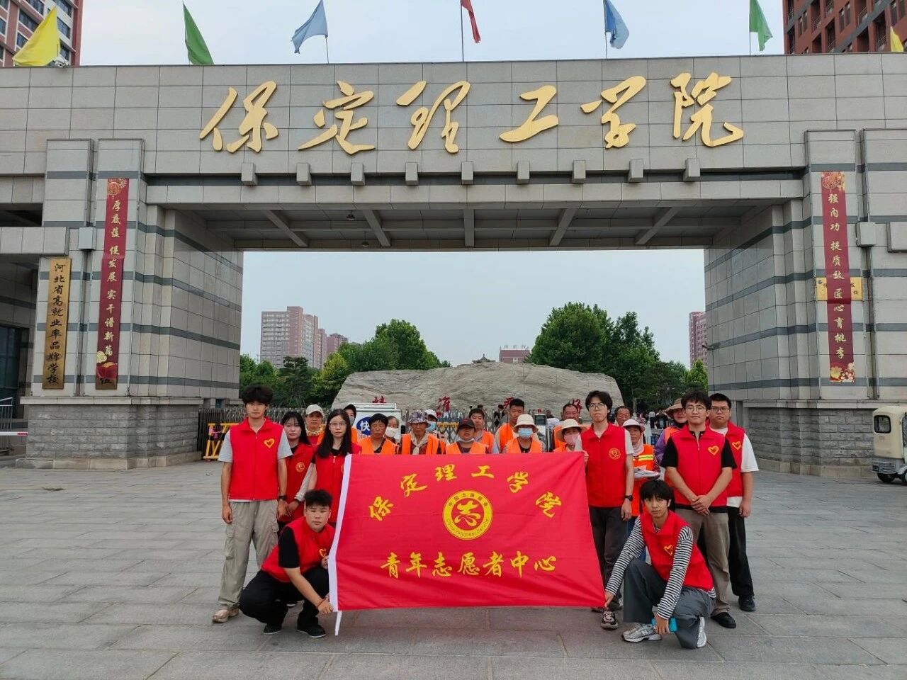 端午公益行 劳动育新人｜米乐mile官方网站志愿者以粽为礼，致敬城市一线工作者