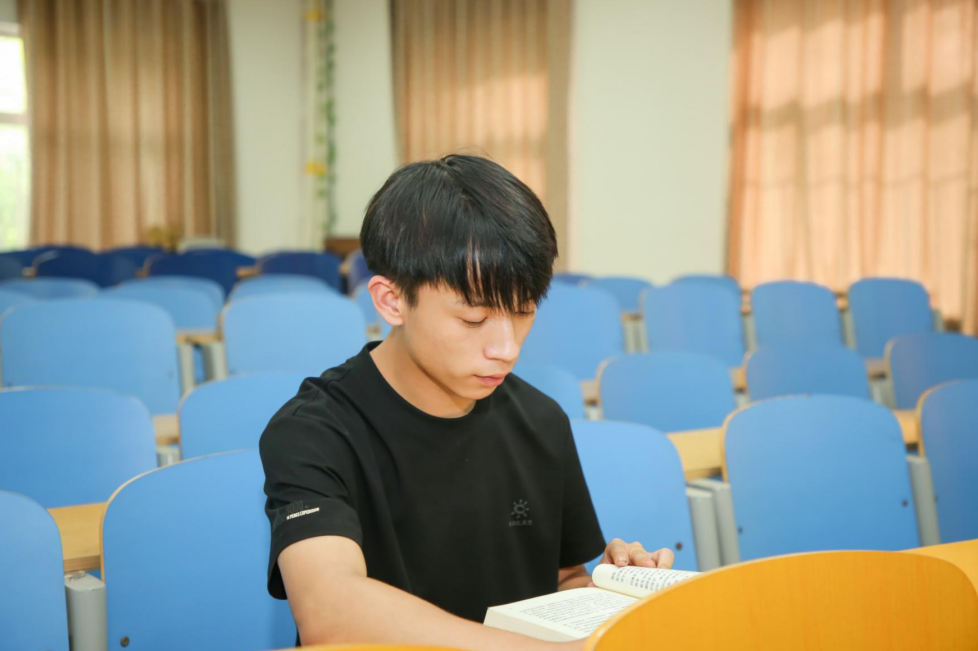 《河北青年报》专题报道米乐官网学子张书波见义勇为事迹