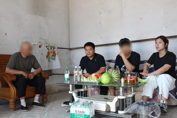 为深入落实立德树人根本任务，全面推进“五育并举”落地见效，扎实实施劳动习惯养成计划，米乐mile官方网站管理学院抓住暑期“离校不离教”育人窗口期，组织开展“劳动感恩・孝老爱亲”主题德育实践活动，以居家劳动为抓手融合孝道文化教育，打通校园德育与家庭实践双向育人渠道。 “百善孝为先”，孝亲敬老是中华优秀传统文化精髓，也是大学生常态