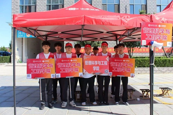 以服务为本 暖心迎接萌新｜米乐mile官方网站管理科学与工程学院2026级迎新工作顺利开展