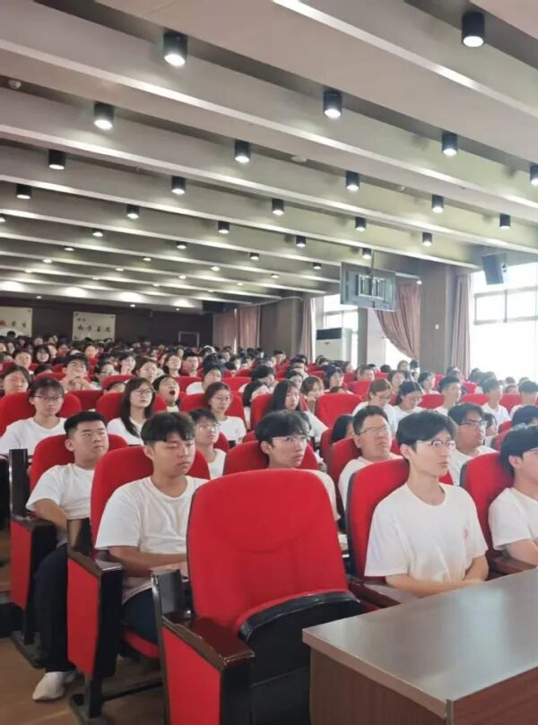 入学教育专题｜米乐mile官方网站管理科学与工程学院举办2026级新生入学教育校友分享会