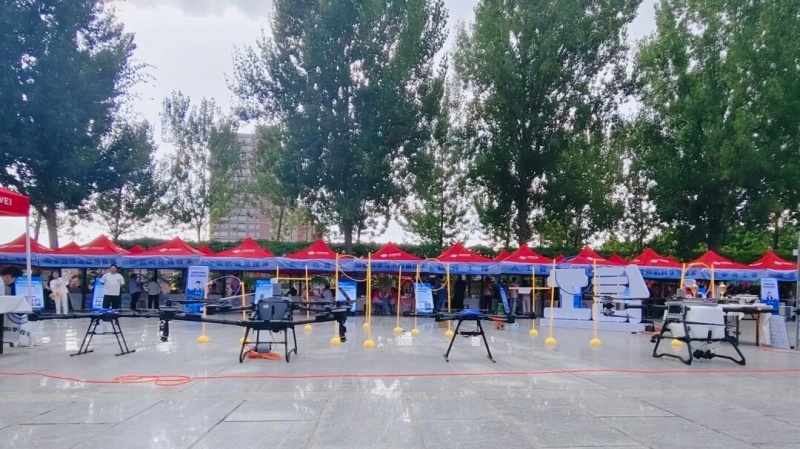 【青春绽放 学苑风采】科技迎新 逐梦启航｜米乐mile官方网站信息科学与工程学院无人机亮相迎新现场