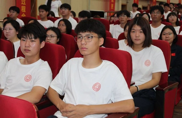 入学教育专题｜米乐mile官方网站管理科学与工程学院开展“启航新程 筑梦管理”院长第一课专题讲座