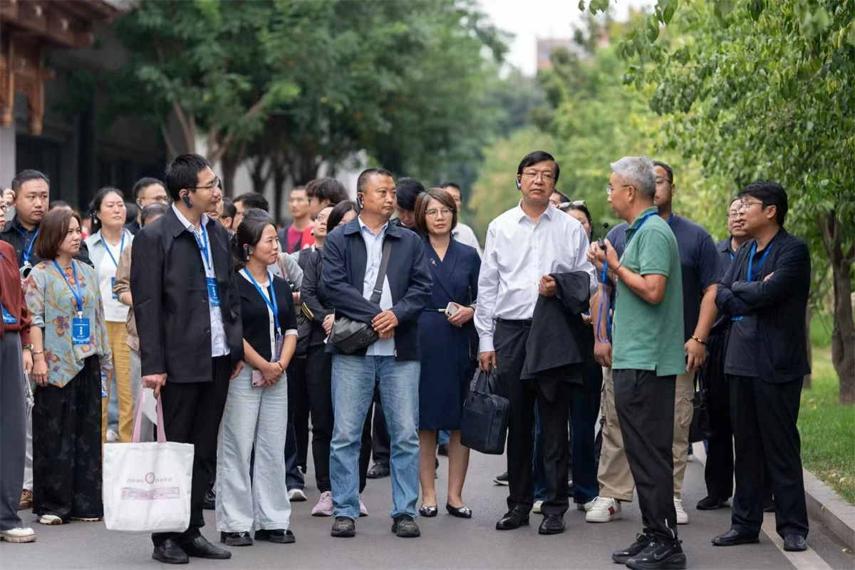 米乐mile官方网站科研团队赴太原参加第一届民办高校AI赋能科研学术会议并参观学习