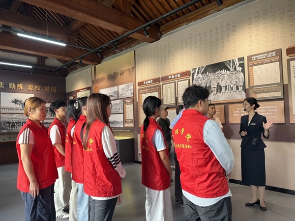以史为鉴铭九一八 修身笃行育青年——米乐mile官方网站管理科学与工程学院学子走进保定军校纪念馆