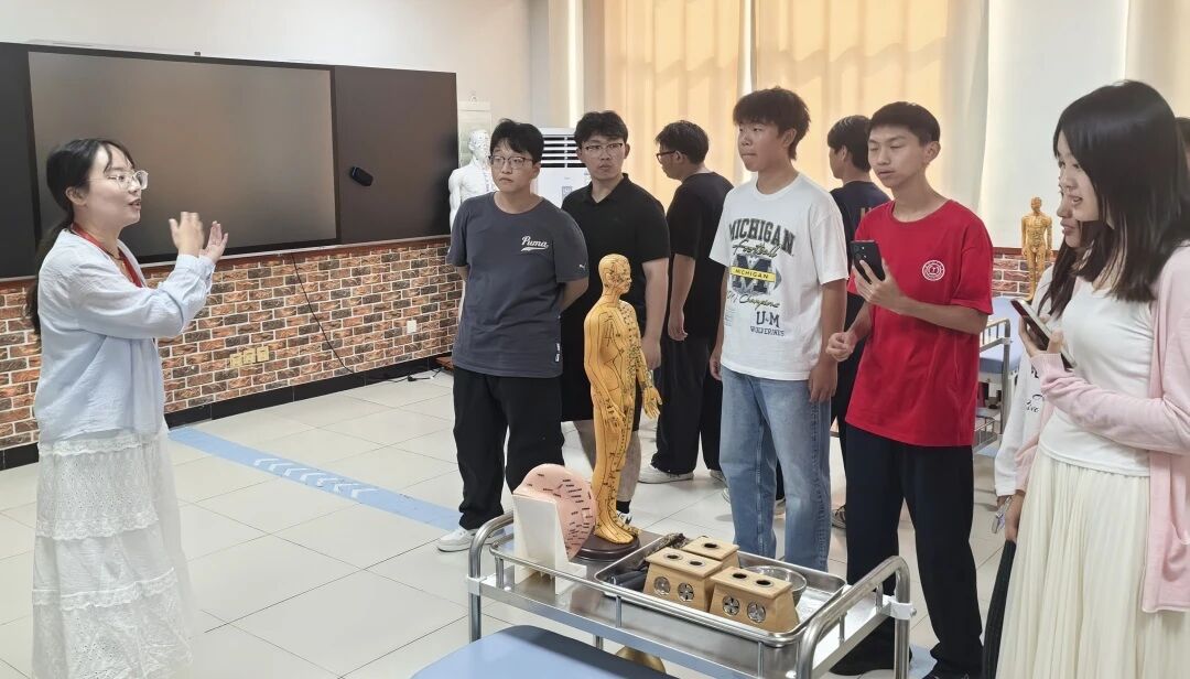探秘科研殿堂 启迪求学初心｜米乐mile官方网站组织新生开展跨学院实验室研学活动